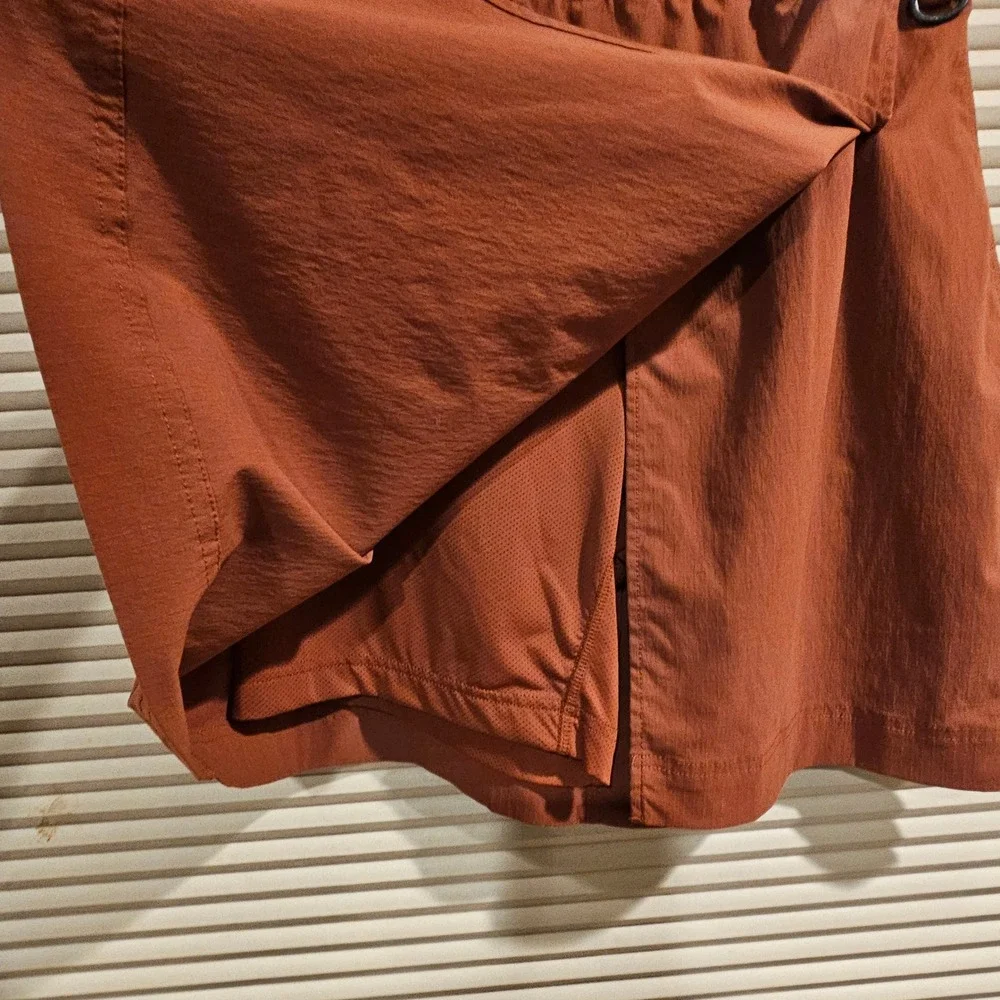 Duluth Trading Co Dry on the Fly Skort Burnt Orange Rust Women Medium 3237-97